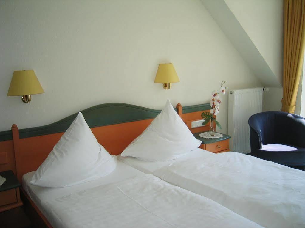 Hotel Zur Traube Ürzig Extérieur photo
